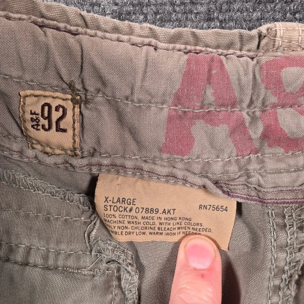 VTG Abercrombie Cargo Shorts Mens XL Khaki Tan Cotton Elastic Waist Pockets